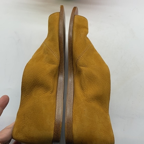 1.State Celvin Mustard Colored Leather Peep Toe Flat Sandals size 10. MCS0702D - Picture 6 of 7